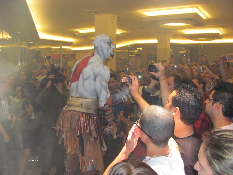 Illustration for article titled Brazilian Kratos Has Magnificently Painted Man Boobs
